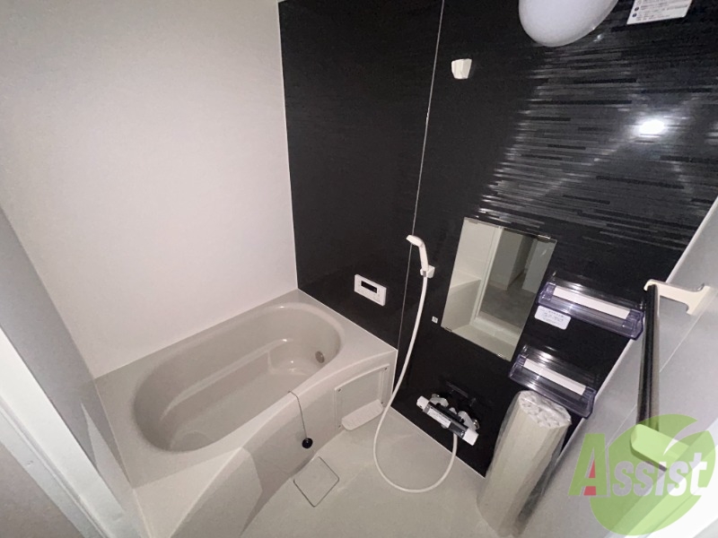 バス・シャワールーム　浴室はこちらのユニットバスです。一日の疲れを癒しましょう。