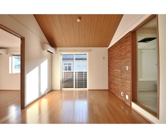 居室・リビング　明るいリビングです。