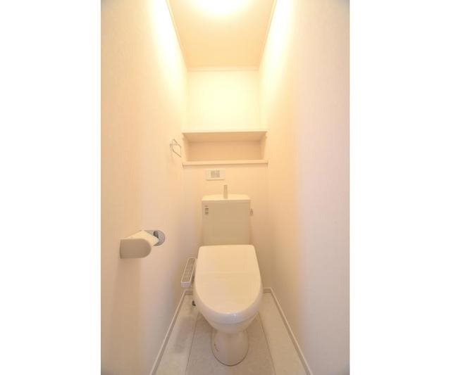 トイレ　シャワートイレです。