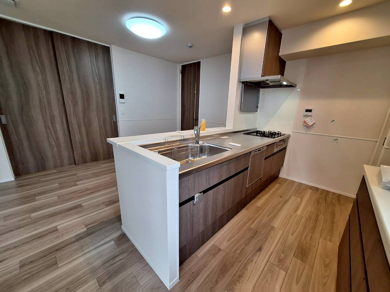 キッチン　★ガス3口グリル付きのシステムキッチン★