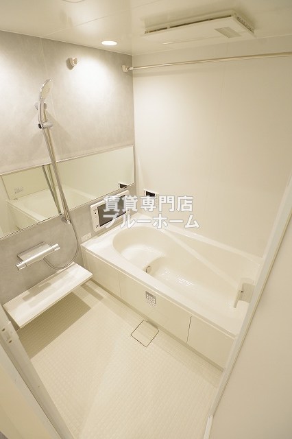 バス・シャワールーム　一坪タイプ！浴室乾燥機付きのお風呂です！