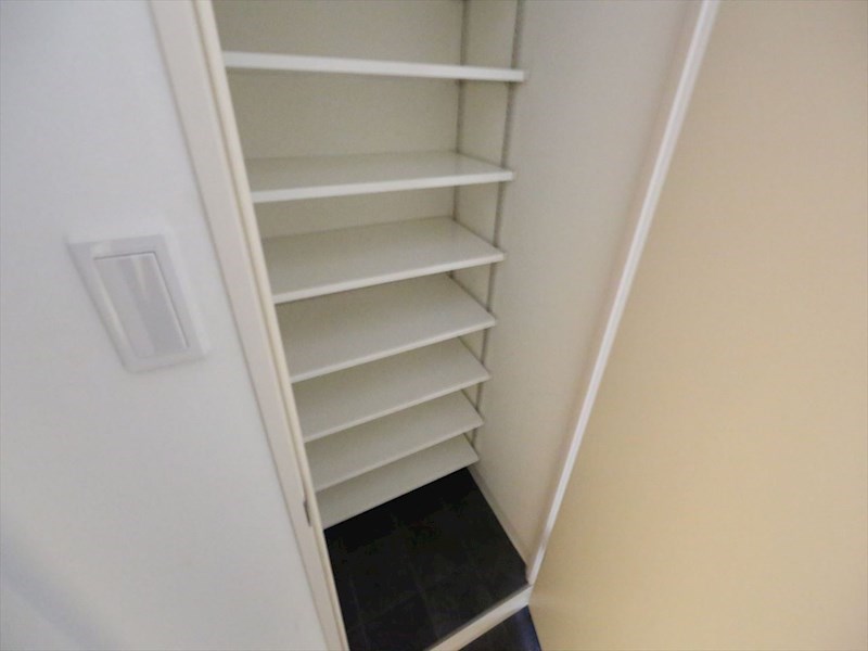 玄関　玄関　シューズクローク付（収納充実してます）