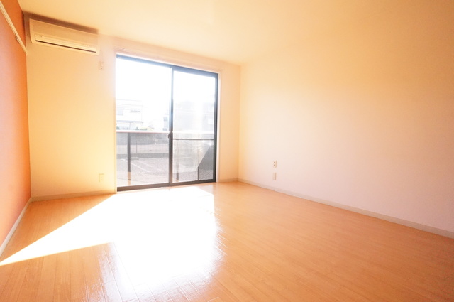 居室・リビング　南に面した洋室は採光・通風に優れた心地よい空間です！