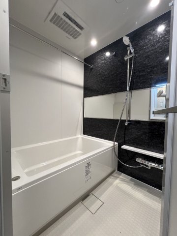 バス・シャワールーム　※反転タイプの写真です