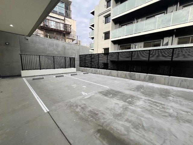 駐車場　※反転タイプの写真です