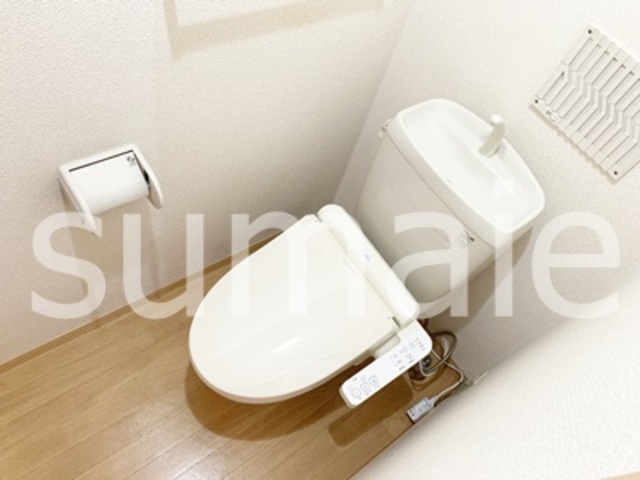 トイレ　温水洗浄付トイレ。