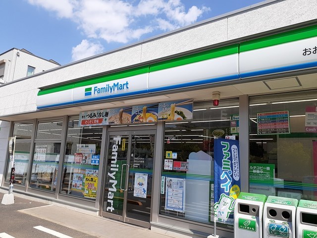 コンビニ　ファミリーマート（コンビニ）まで981m