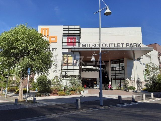 ショッピングセンター　三井アウトレットパーク 横浜ベイサイド（ショッピングセンター）まで983m