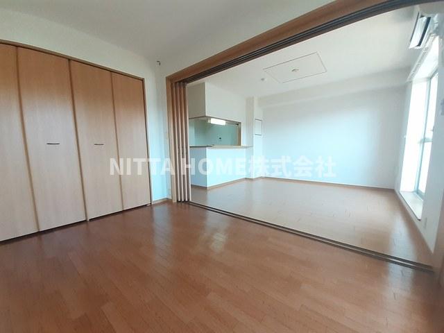 居室・リビング　１１．３帖のリビングルームになります◎