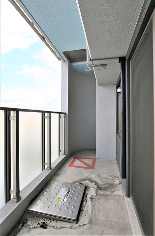バルコニー　綺麗で広いバルコニーです