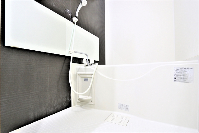 バス・シャワールーム　落ち着いた雰囲気のバスルーム