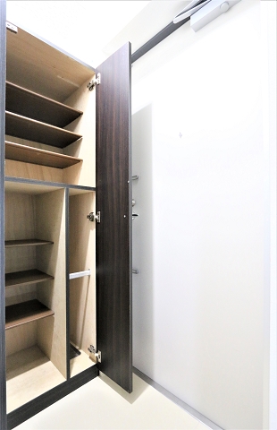 玄関　玄関にはたっぷり収納のシューズボックス