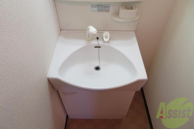 洗面設備　洗顔も歯磨きもしやすそうな広さになっておりますね。