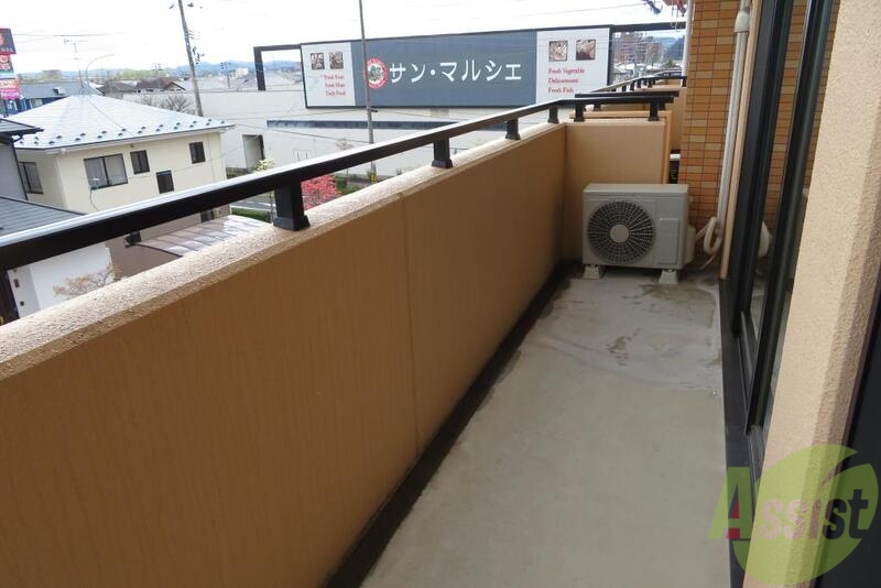 バルコニー　バルコニーあるのとないので違いますよねー