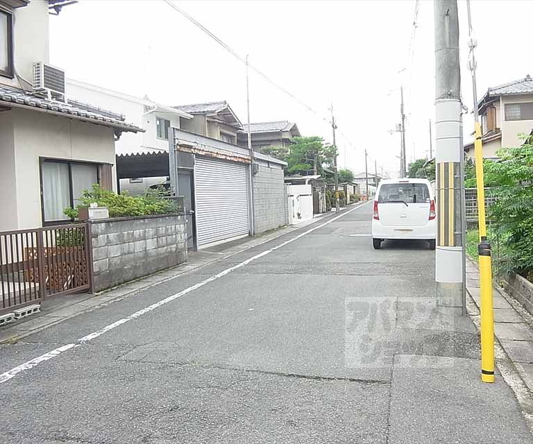 その他　前面道路です。