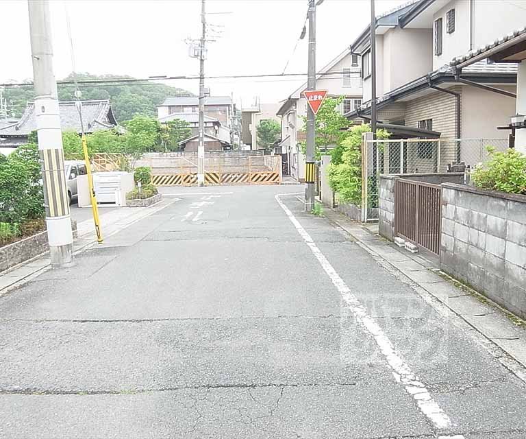 その他　前面道路です。