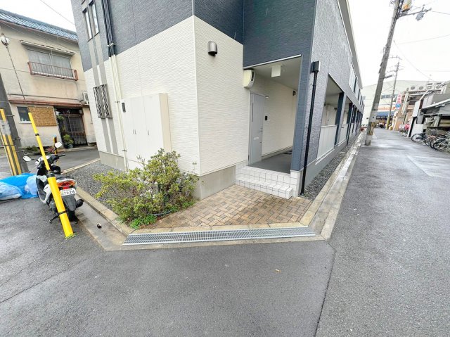 エントランス　落ち着いたエントランスです