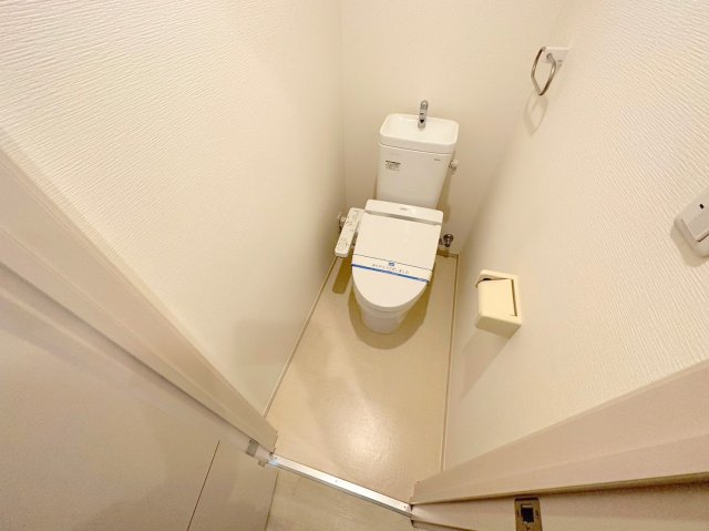 トイレ　綺麗なトイレにはウォシュレット標準装備です。