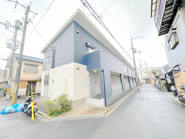 建物外観　閑静な住宅地にある、落ちついた色合いのキレイな建物です。