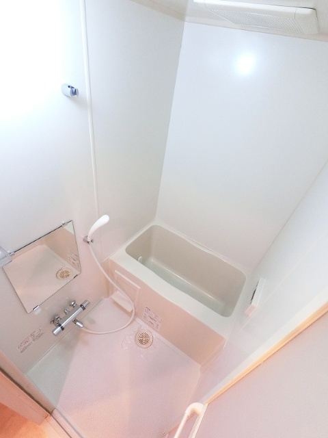 バス・シャワールーム　追い焚き機能付お風呂