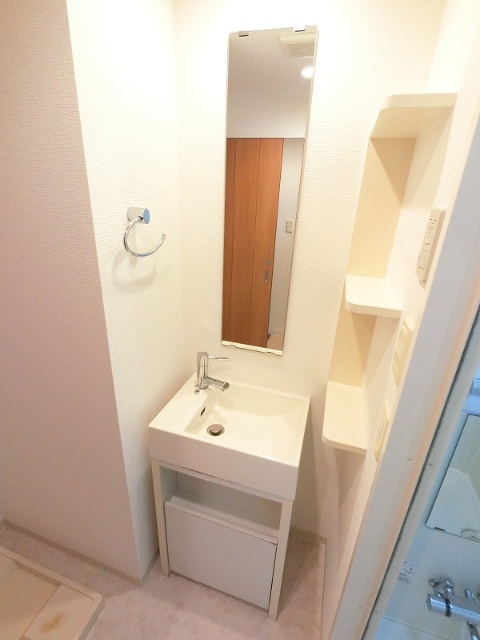 洗面設備　独立洗面台です