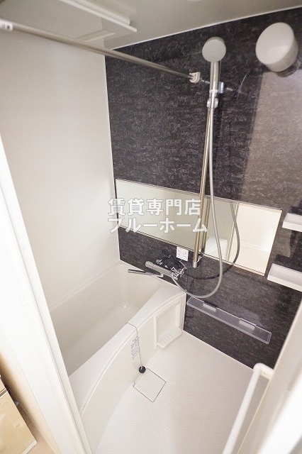 バス・シャワールーム　浴室乾燥機付きのお風呂！