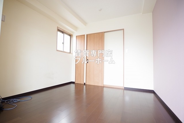 居室・リビング　6.1帖の明るい洋室！