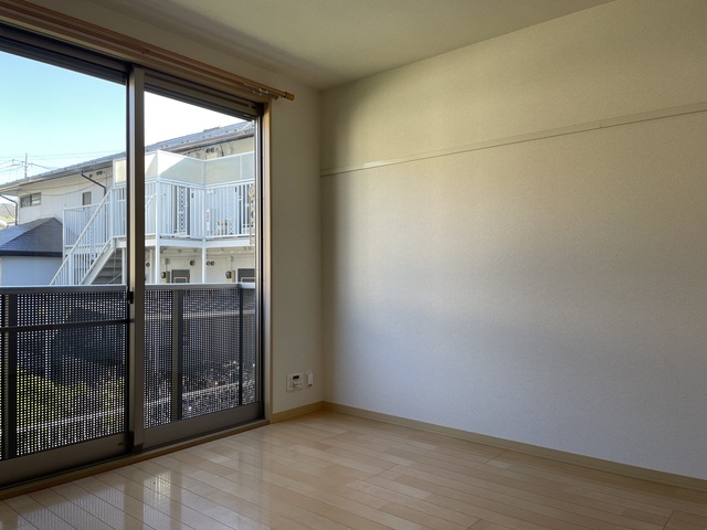 居室・リビング　南東向きで日当たり良好なお部屋！暖かな日差しが入ります♪