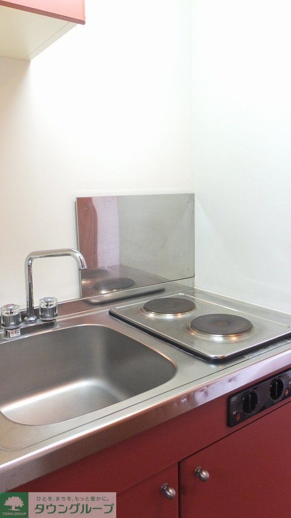 キッチン　2口の電気コンロ