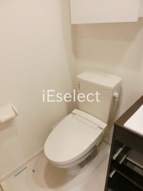 トイレ　温水洗浄機能付きです