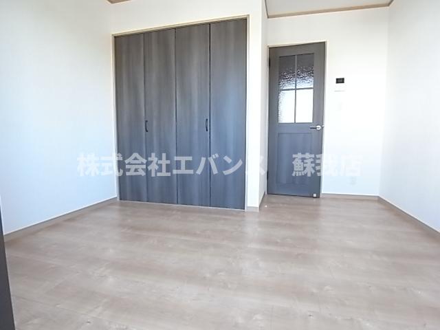 その他部屋・スペース　広くて明るい寝室