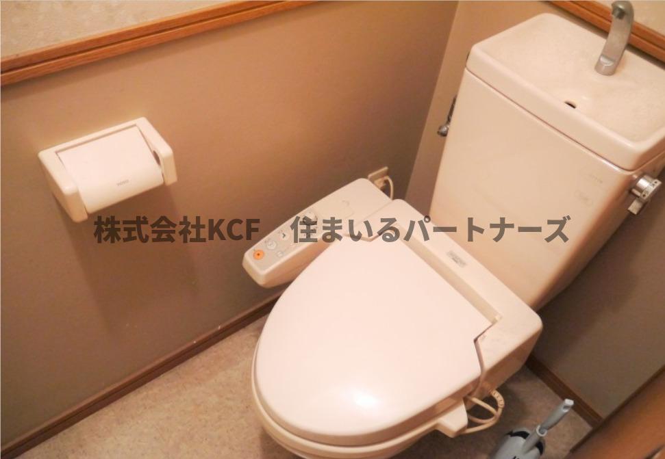 トイレ　落ち着いた色調のトイレです