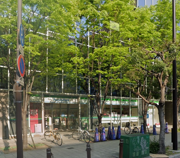 コンビニ　ファミリーマート本町橋店（コンビニ）まで262m