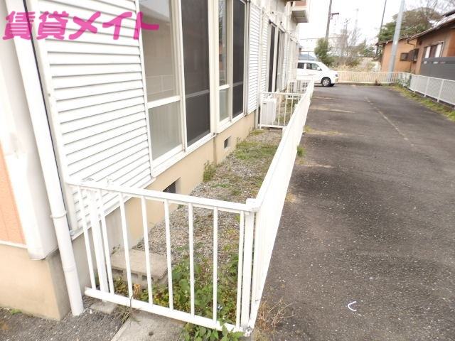 バルコニー　同建物別部屋写真です