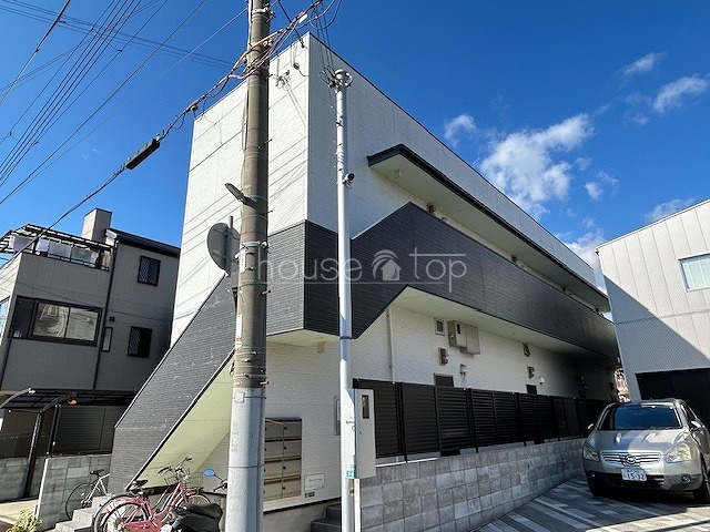 建物外観　敷金・礼金不要！室内はオシャレなデザイナーズ仕様！