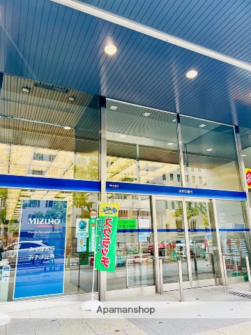 銀行　みずほ銀行／大阪支店（銀行）まで729m