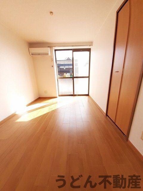 居室・リビング　うどん県のお部屋探しはうどん不動産へ うどんちゃんとLINE