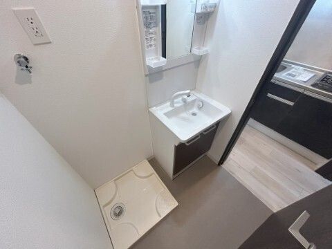 洗面設備　独立洗面台、朝の身支度には欠かせません