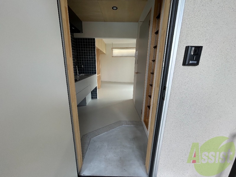 玄関　玄関の外からお部屋の中を撮影してみました。