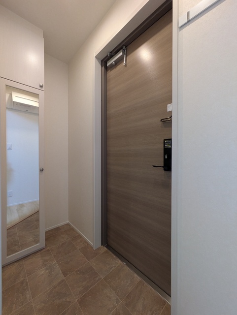 玄関　※建築施工中の写真となります。