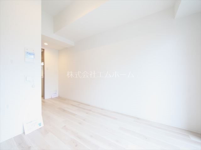 その他　洋室7.5帖　エアコン付　バルコニーに面しています