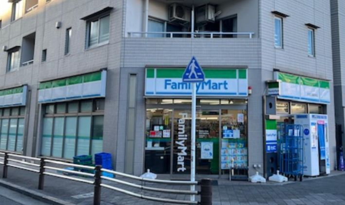 コンビニ　ファミリーマート芦花公園駅南店（コンビニ）まで33m