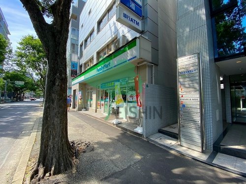 コンビニ　ファミリーマート福岡合同庁舎前店（コンビニ）まで142m