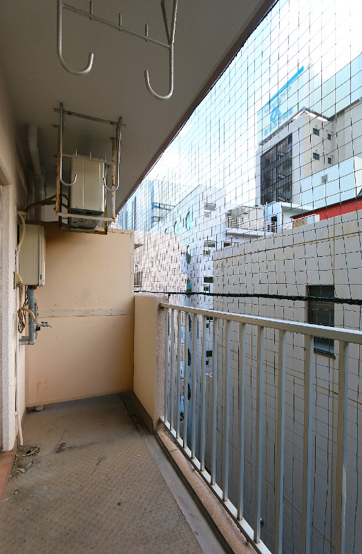 バルコニー　天気のいい日はこちらで洗濯物を干せます