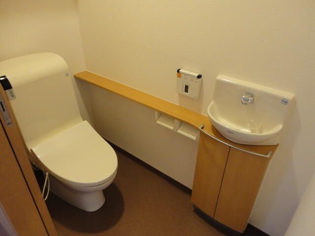トイレ　清潔感のあるトイレです