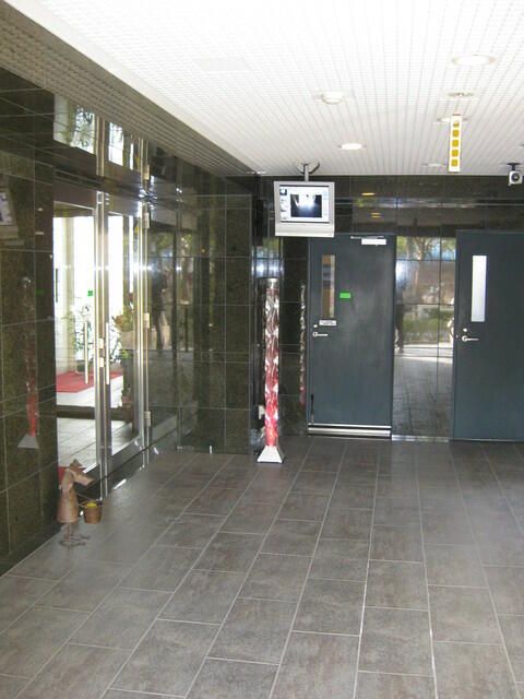 エントランス　落ち着いたエントランスです