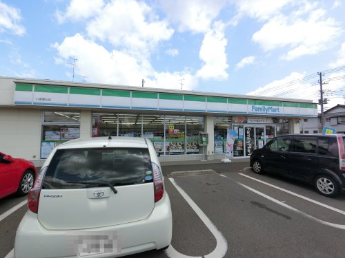 コンビニ　ファミリーマート八街富山店（コンビニ）まで225m