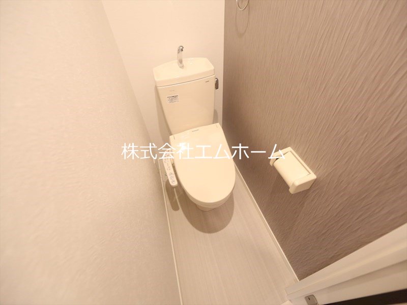トイレ　温水洗浄暖房便座付トイレ　同型写真