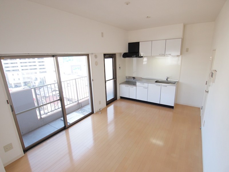 居室・リビング　広々リビング12帖。とても明るいお部屋です