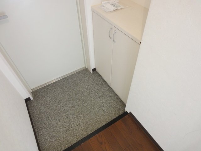 玄関　同物件別号室の写真です。